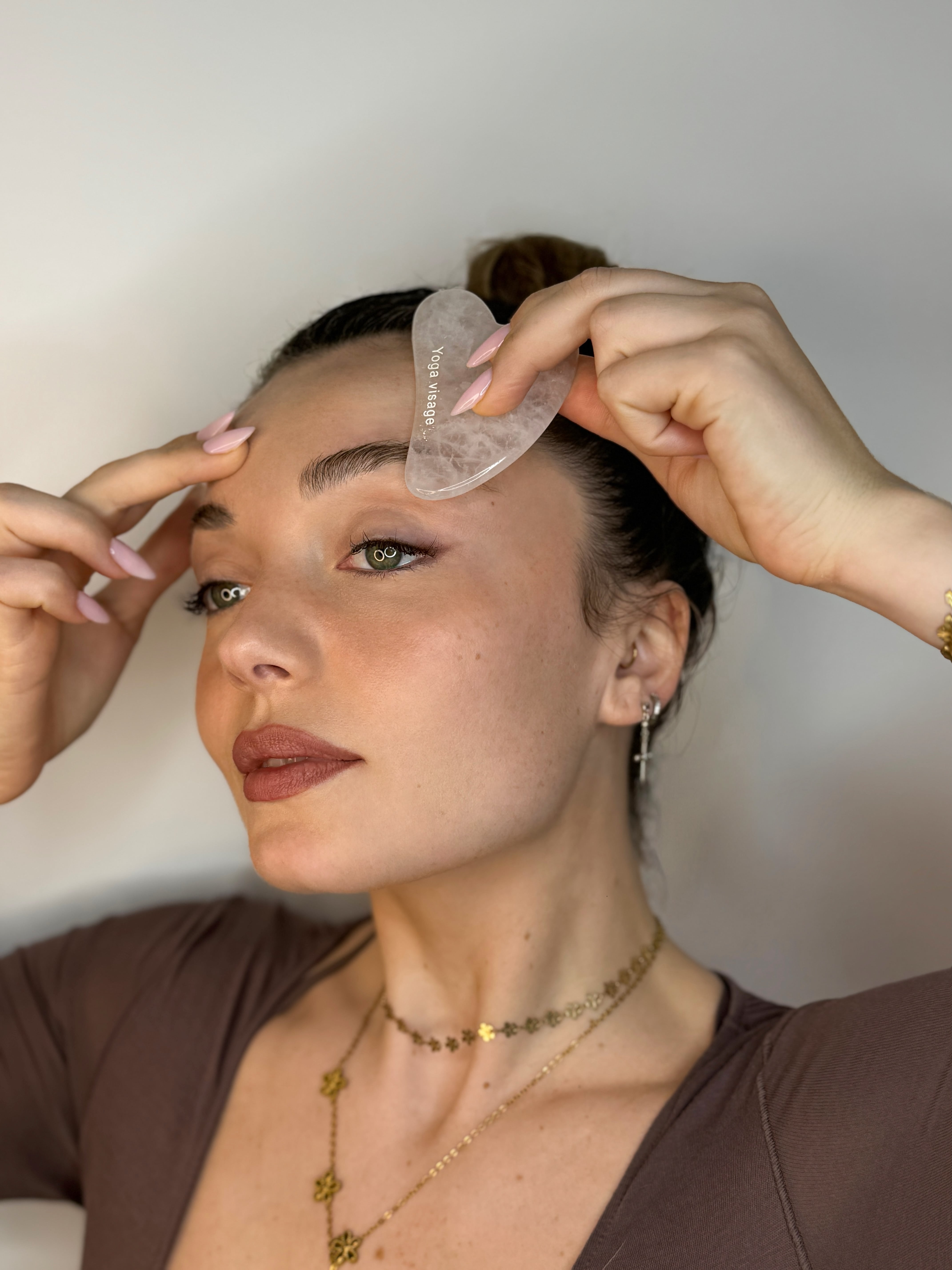 gu sha en quartz rose massage front