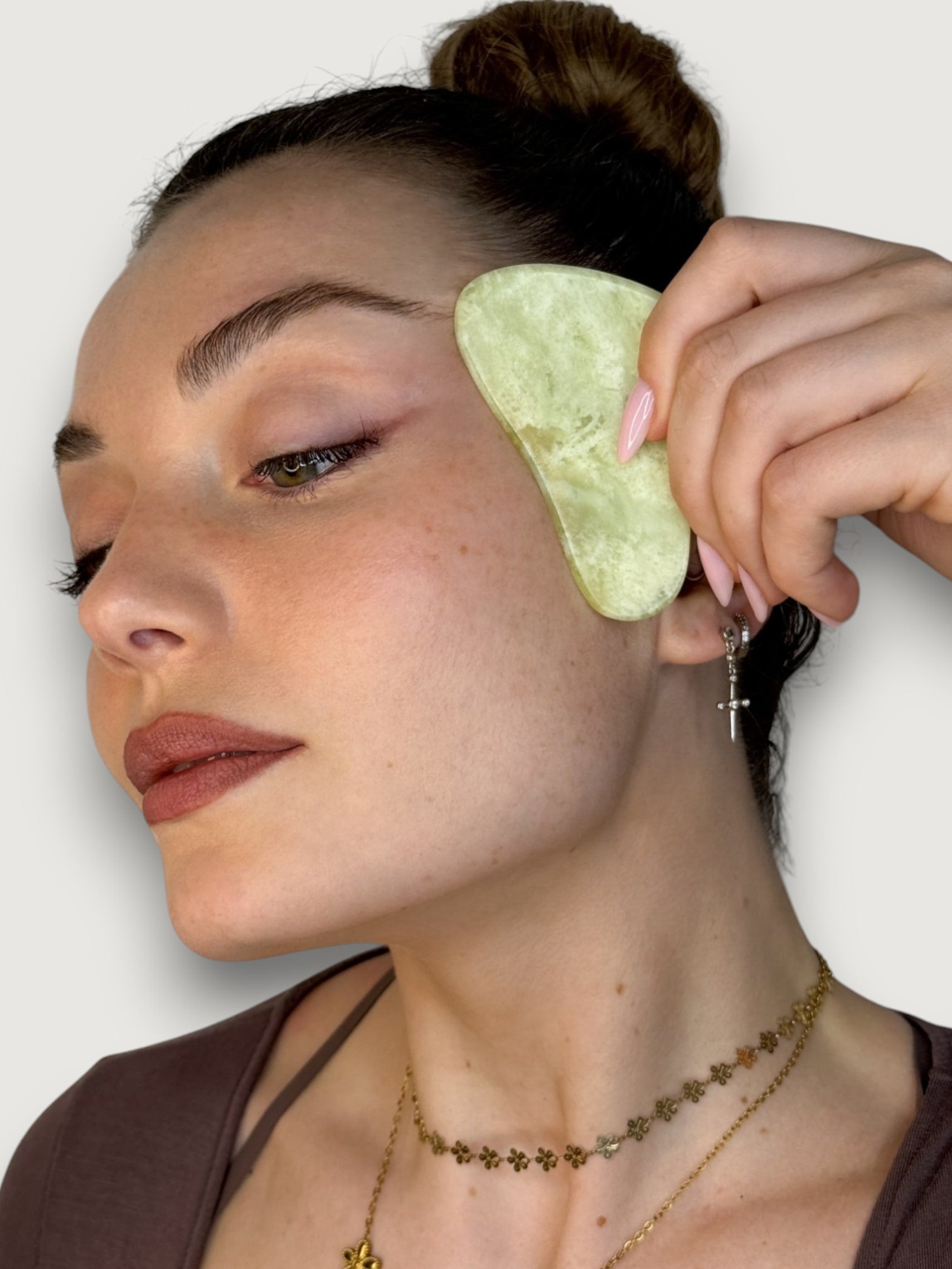 Gua Sha en Pierre de Jade – L'Élixir de Jeunesse pour Votre Peau